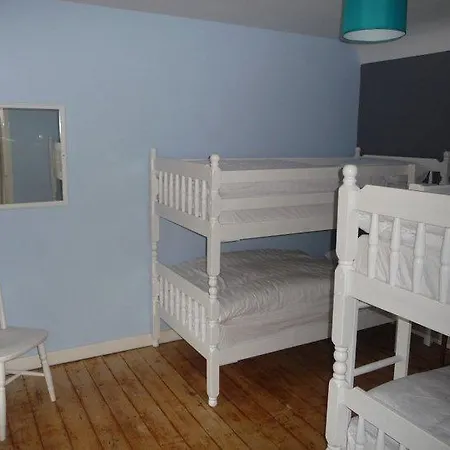 Auberge de jeunesse B Side